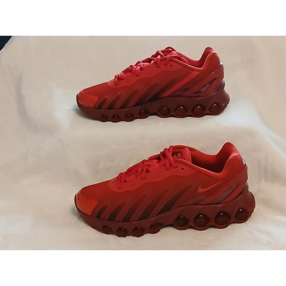 NIB - Wms Nike Airmax DN8 Sz 7.5 University Red